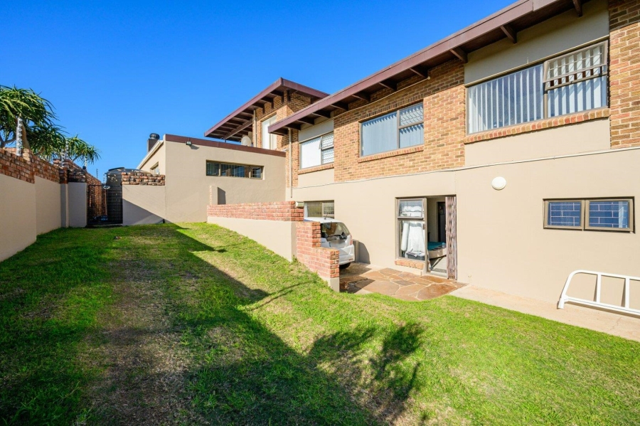 8 Bedroom Property for Sale in Summerstrand Eastern Cape